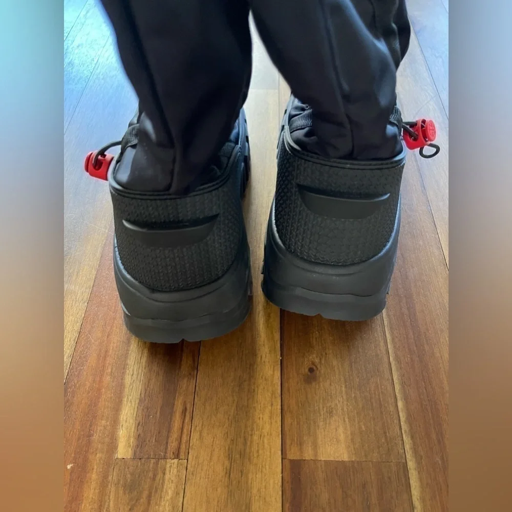 Hunter Wanderer Tall Snow Boots black